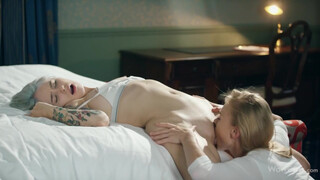 Teen girls covet each other's bodies