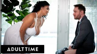 Big natural kittens: Ashlyn Peaks leaps wildly on the best friend's tail!