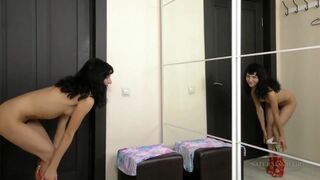 Hairy Pussy Vixen Fingers Mirror Reflection to Orgasm