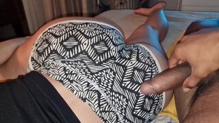 A mostohafia tanít engem halkan dugni a kis kanapén, hogy ne hallják a szüleim a nyögéseimet
