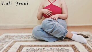 Forró MILF élvezi a hatalmas farkát nagy seggében