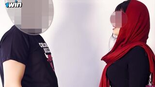 Arab milf hangos dugása felveri a szomszédot, ezért behívja őt közös szexre