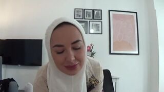 Forró egyiptomi milf csalja férjét kollégájával egy vad szexorgia alatt