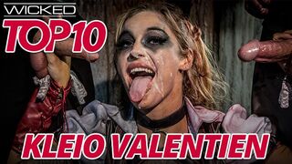Cleo Valentien, a szőke csábító, ahogy durván meglovagolja a vastag farkakat a Wicked Channelen