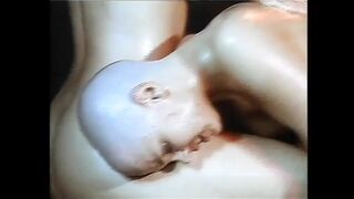 Blonde titkárnő vadul élvezi a forró leszbikus dugást csöcsös MILF főnökével