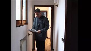 Pierre Dj élvezi, ahogy a dögös idős nő családi körben kényezteti a farkát egy vad amatőr jelenetben