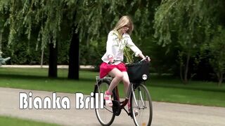 Vad tini lányok durva szabadtéri gruppen az anállal és forró POV felvételekkel