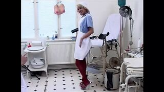 Cseh amatőr nimfomániás imádja a műfaszt és a spriccelő élvezetet szopás közben
