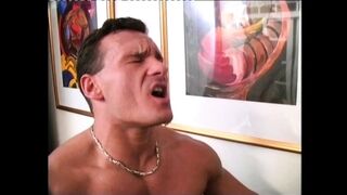 Lauro Giotto mohón nyalja Alexa Weix nedves punciját a retró pornóban