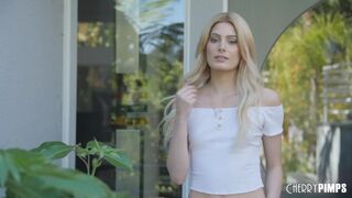Vékony szőke bombázó lovag vadul kúr a Cherry Pimps stúdióban