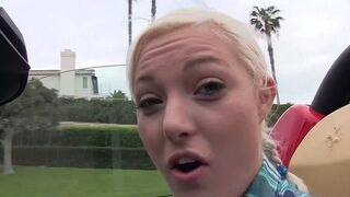 Lily Labeau 18 éves puncija csábítóan befogadja a farkat Jenna Ivoryval és Chris Stokesszel